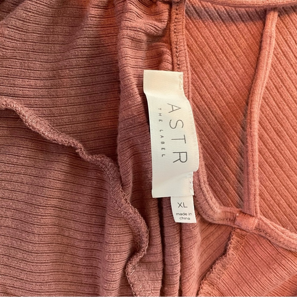 Astr Ribbed Pink backless Top - Picture 3 of 4